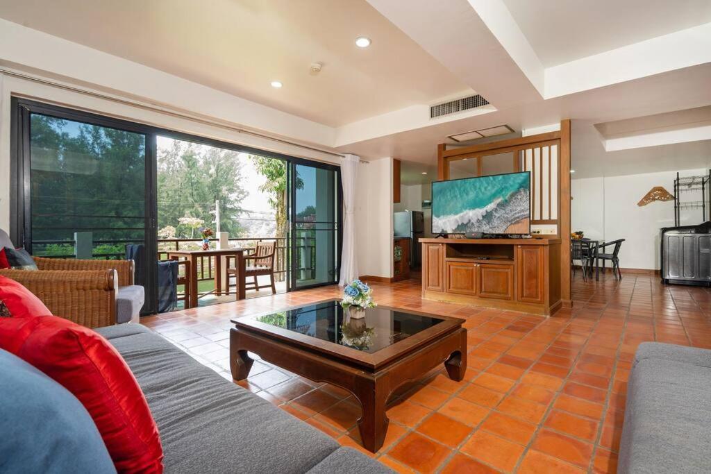 Apartment Beachside Apt. Short Walk To - 2br *