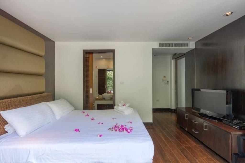 Seaview Villa芭东一线海景豪华6卧别墅 3晚免费接机 女佣管家服务 早餐 Villa *
