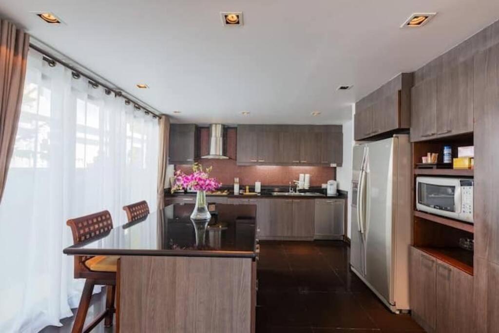 Seaview Villa芭东一线海景豪华6卧别墅 3晚免费接机 女佣管家服务 早餐 Villa *