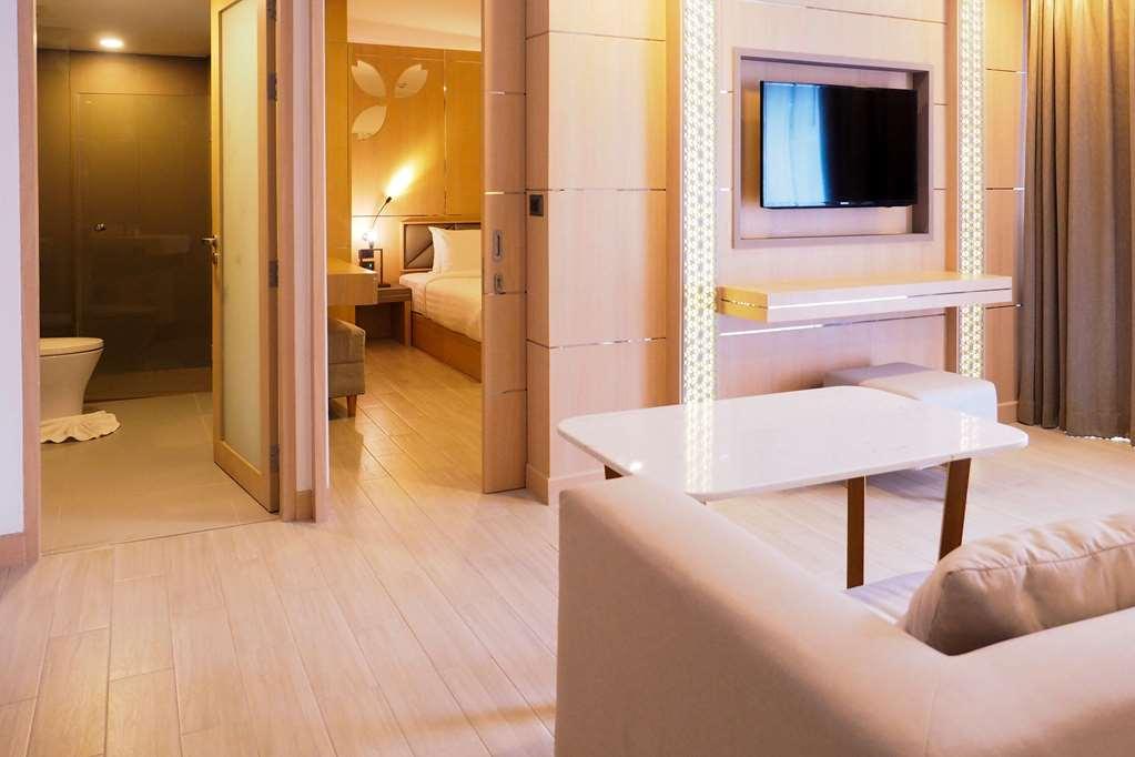Clarion Patong Hotel *