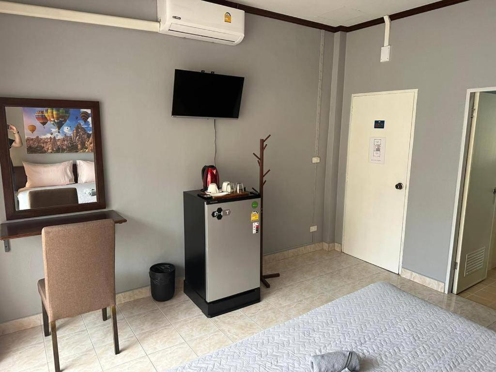 S A F E Hotel *