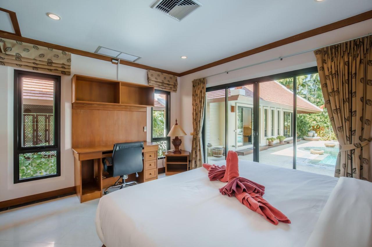 Solas Pool In Nai Harn Villa *