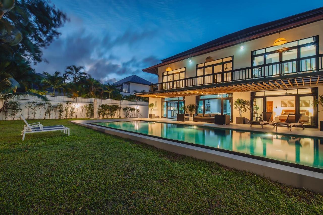 Villa Eden Pool In *