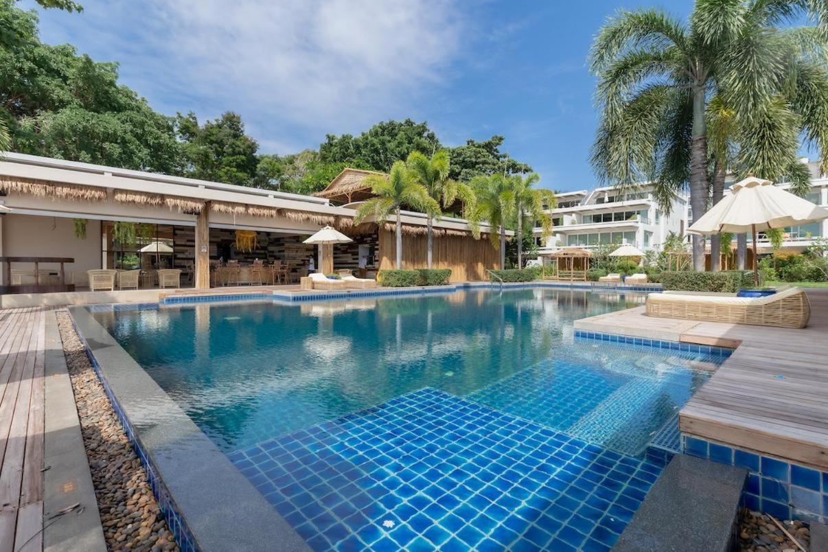 Resort Poppy Beachfront