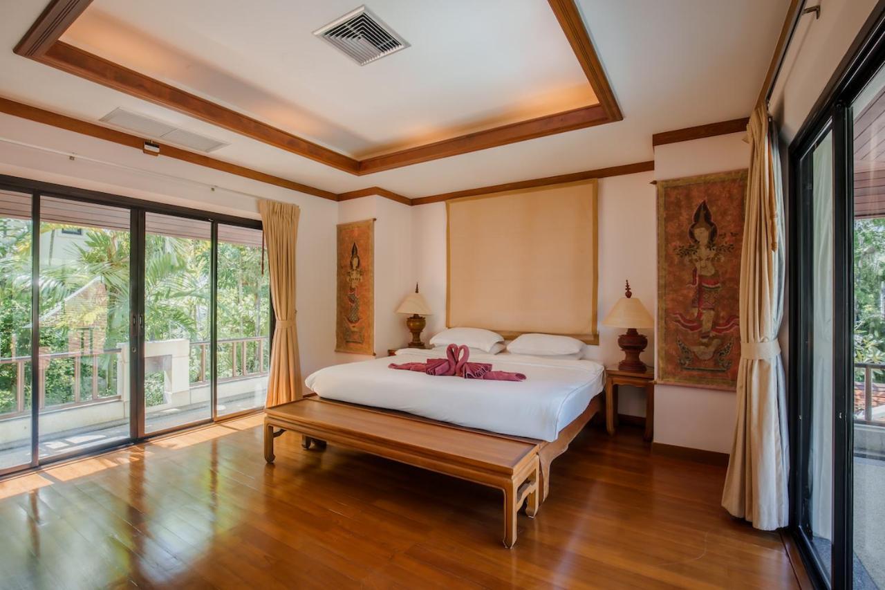 Solas Pool In Nai Harn Villa *