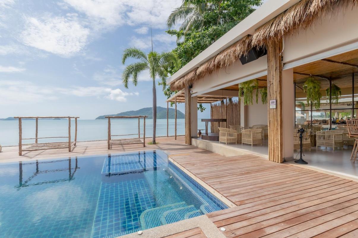 Poppy Beachfront *