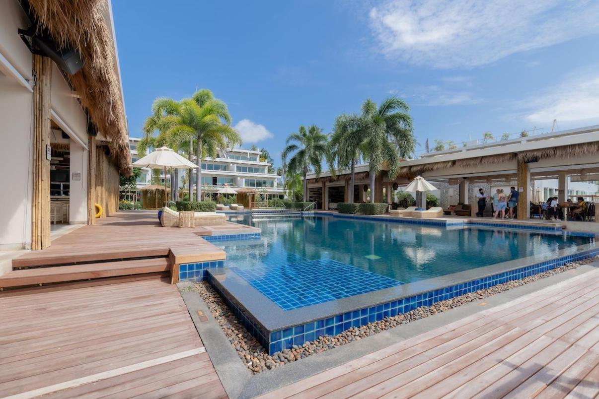 Poppy Beachfront Resort *