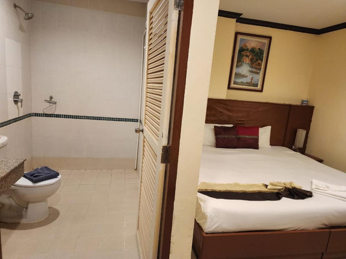 Hollywood Hotel 3*