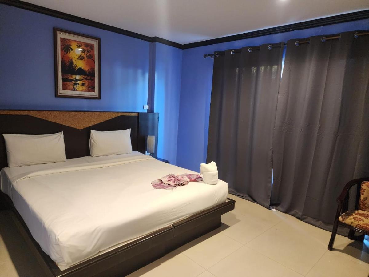 Hollywood Hotel 3*