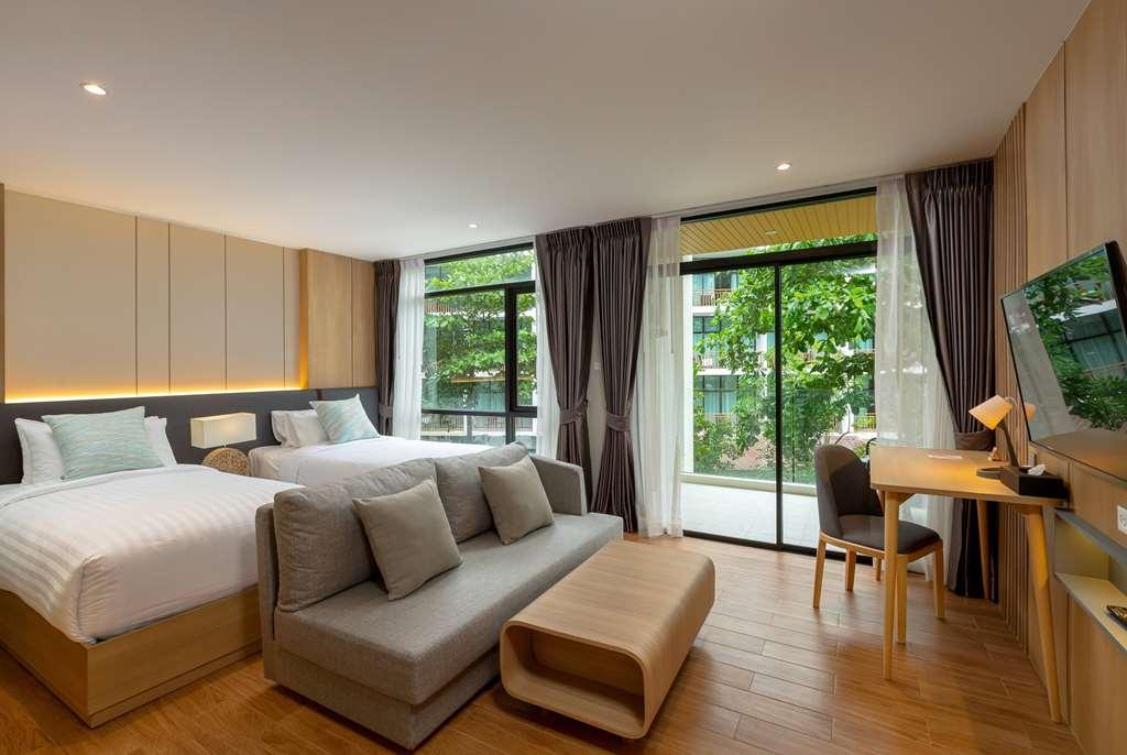Wyndham Garden Naithon Hotel
