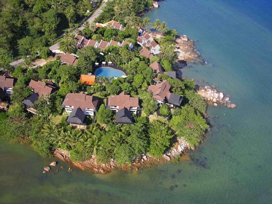 Tropical Escape: *