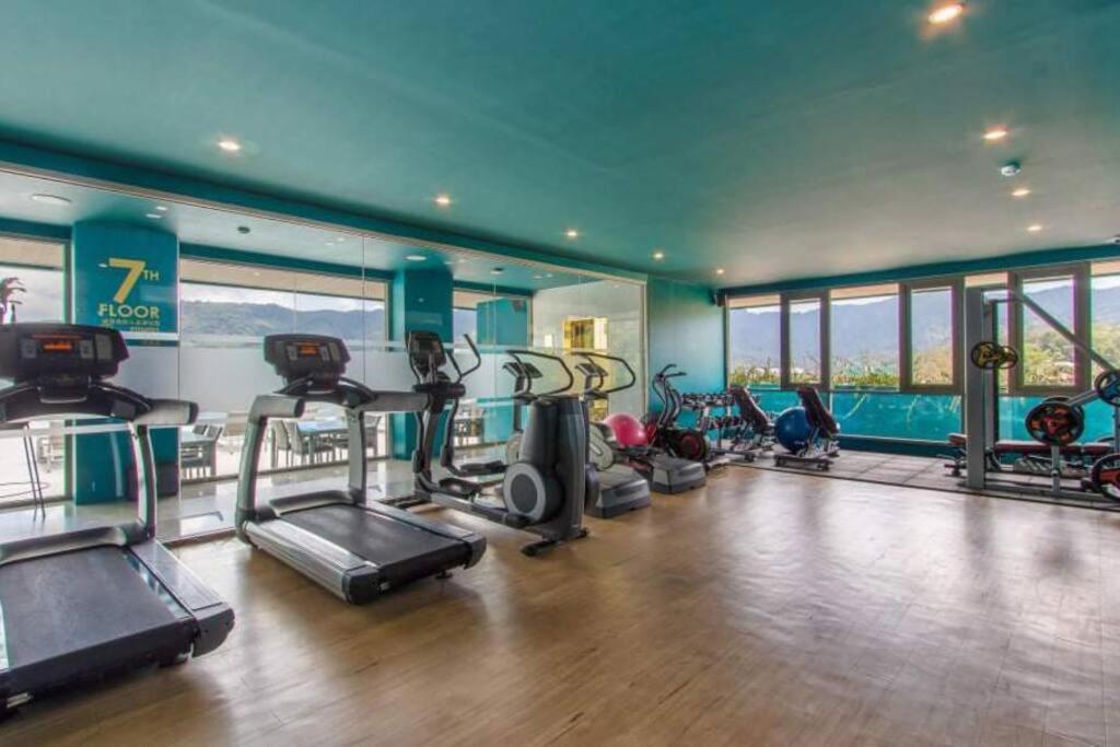 Luxury Sea View One Bedroom Apartment *