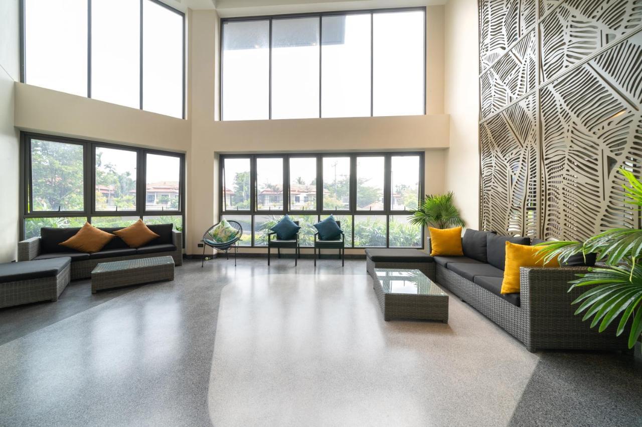 1br In Laguna Sky Park B2405