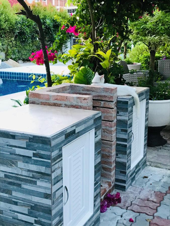 Casa de férias Guest House, Shared Pool, Private Bathroom And Kitchen *