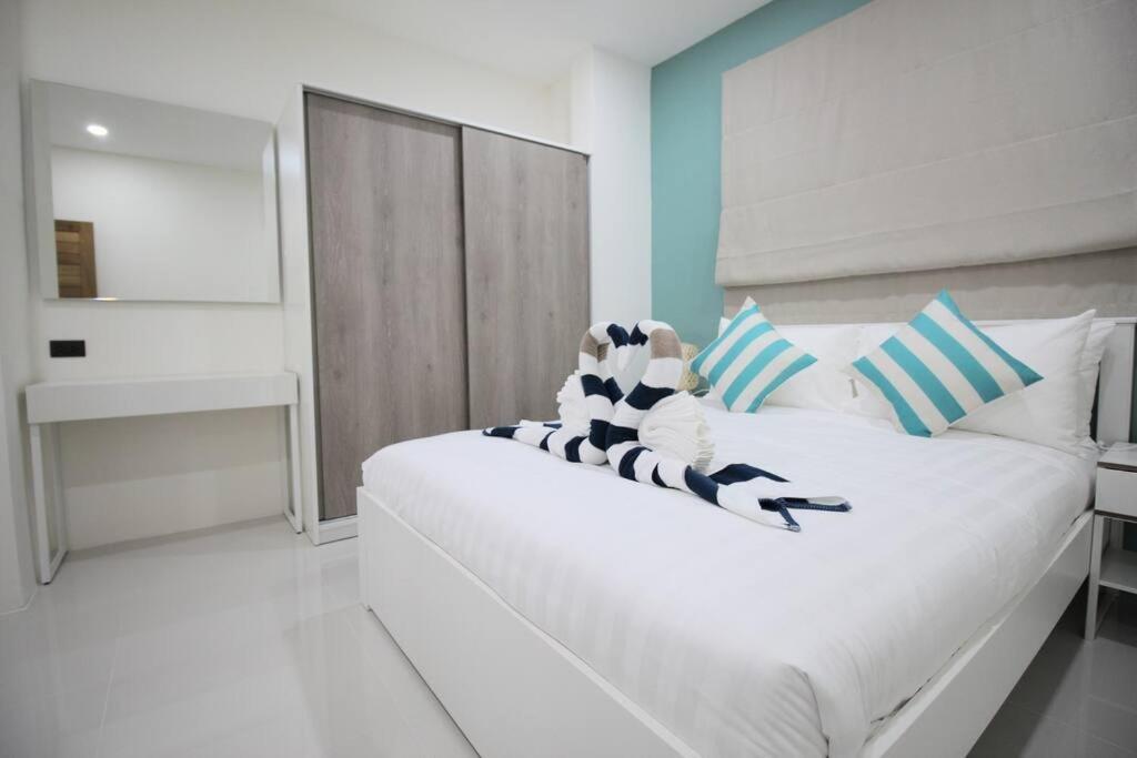 Villa Stylish Pool - 10 Minutes Walk To The