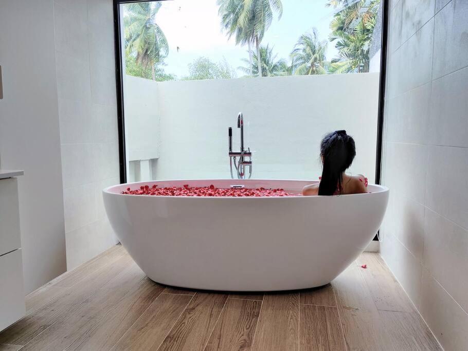 Stylish Pool - 10 Minutes Walk To The Villa *