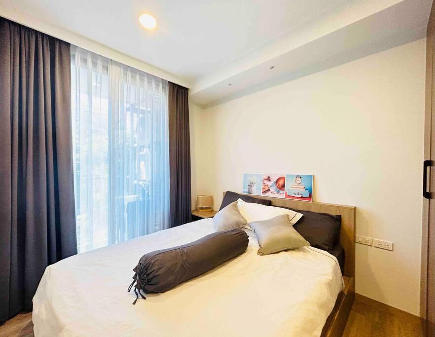 Sky Park 2 Bedroom View Apartment *