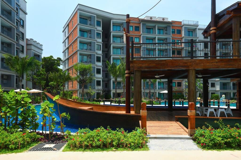 B704 Mountain View In Title Apartment