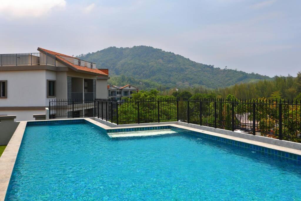Apartment B704 Mountain View In Title