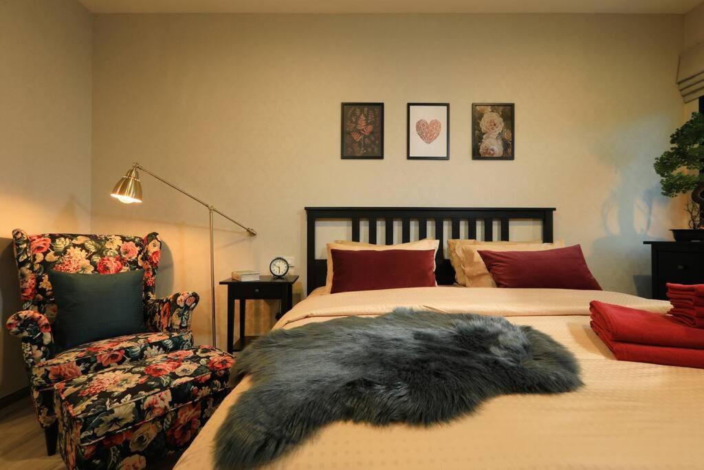Apartment B704 Mountain View In Title *