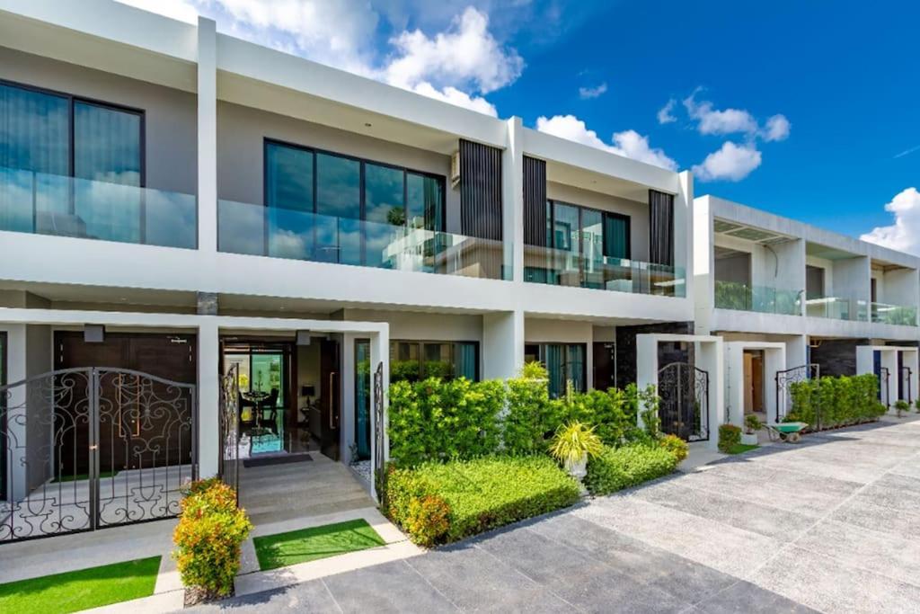 Villa 【豪华】两卧私家泳池别墅【五星装修】配套齐全出行方便800米到kamala海滩 H05 *