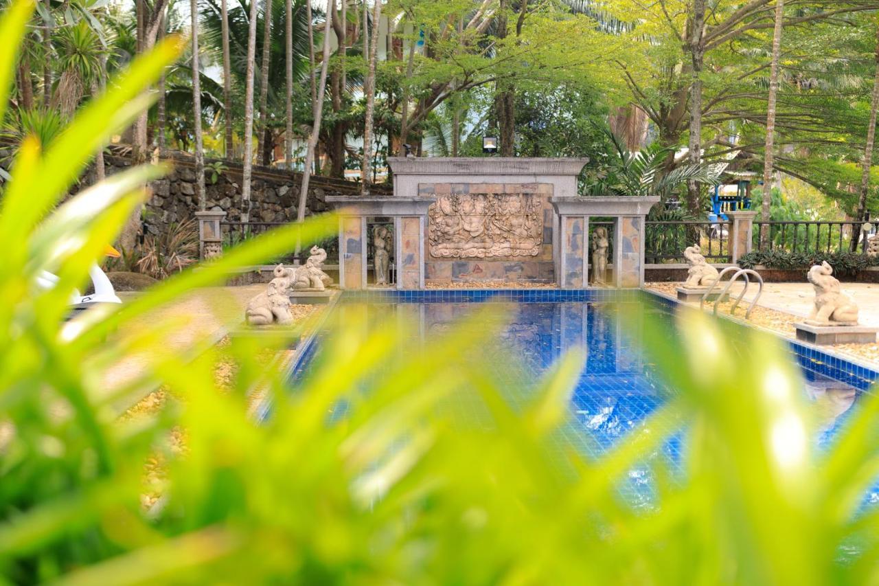 Classic Thai Style Cozy Pool Garden