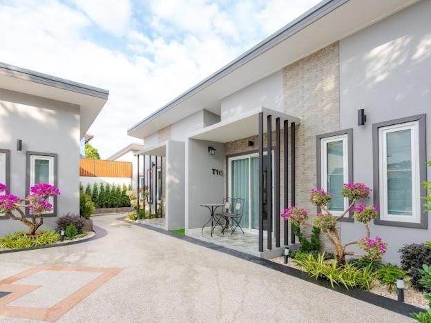 Treerat Bangtao Guest house *