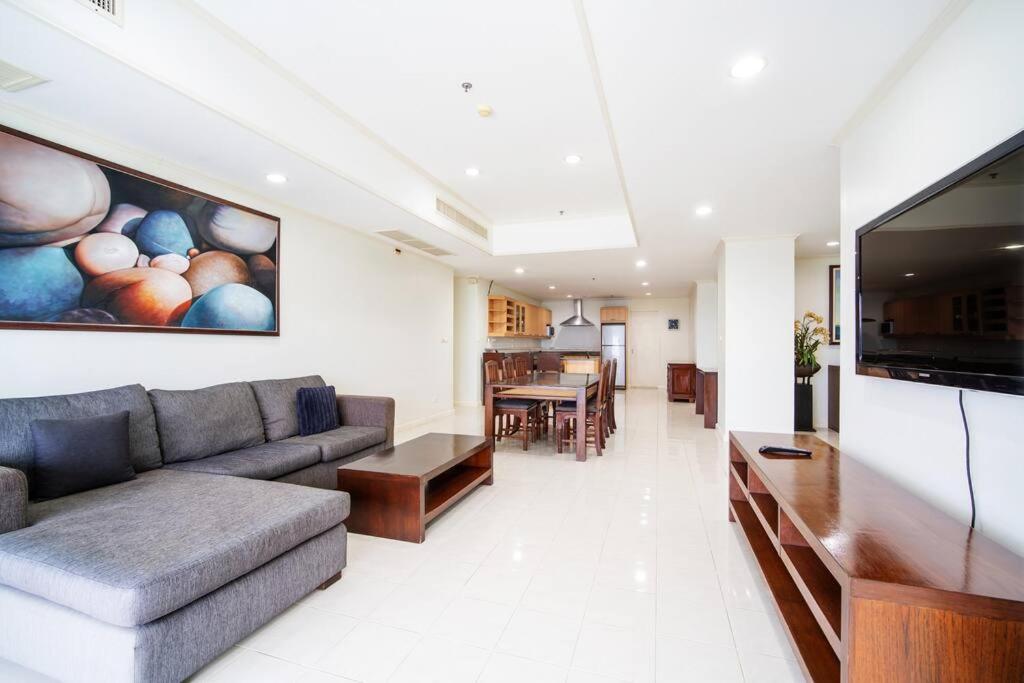 Apartment Tower Superior Seaview 3br- 2301 *