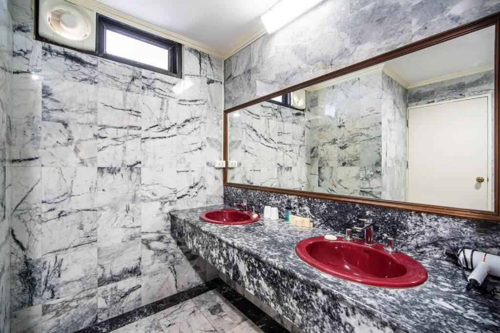 Apartment Tower Superior Seaview 3br- 2301 *
