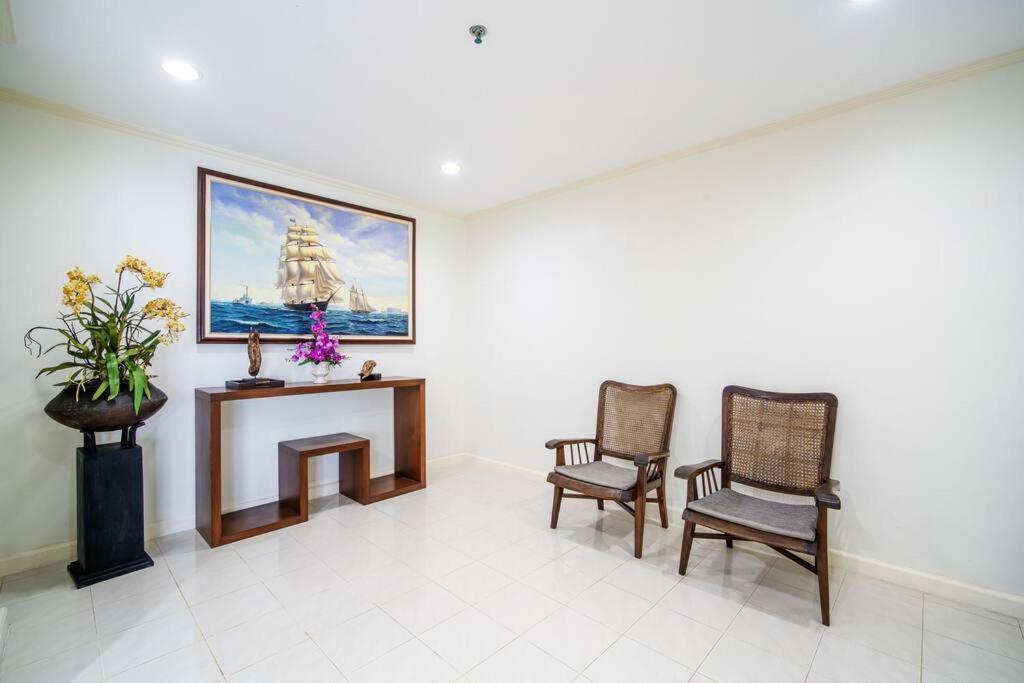 Apartment Tower Superior Seaview 3br- 2301 *