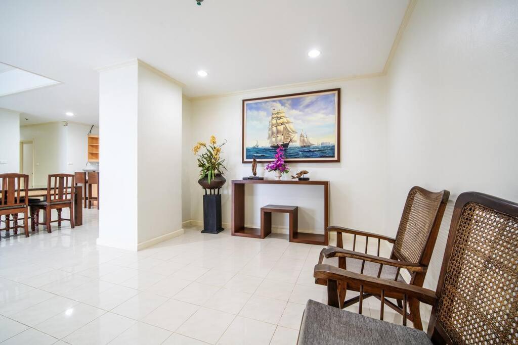 Tower Superior Seaview 3br- 2301