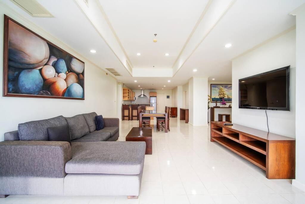 Tower Superior Seaview 3br- 2301 Apartment Patong