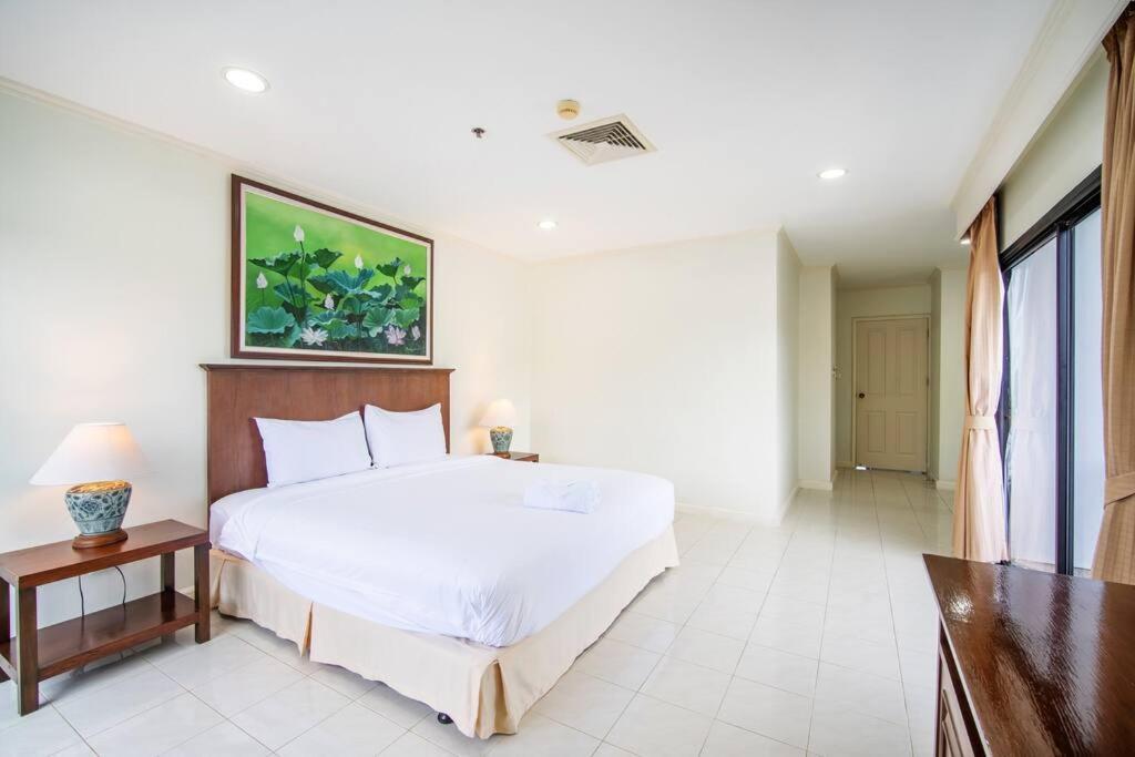 Tower Superior Seaview 3br- 2301 Apartment