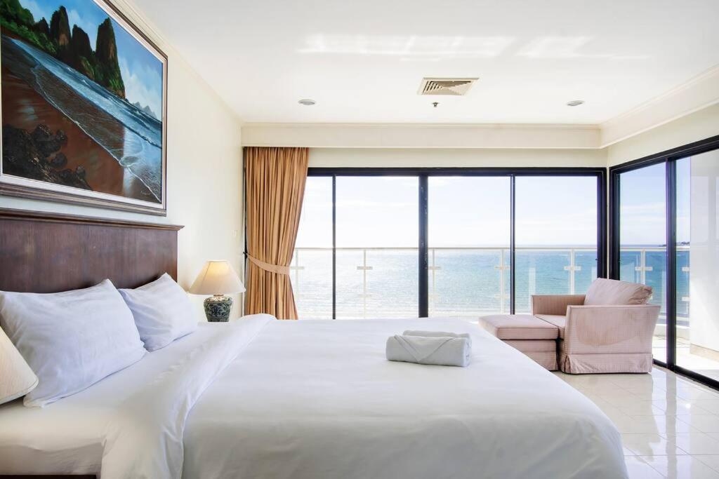 Tower Superior Seaview 3br- 2301 *