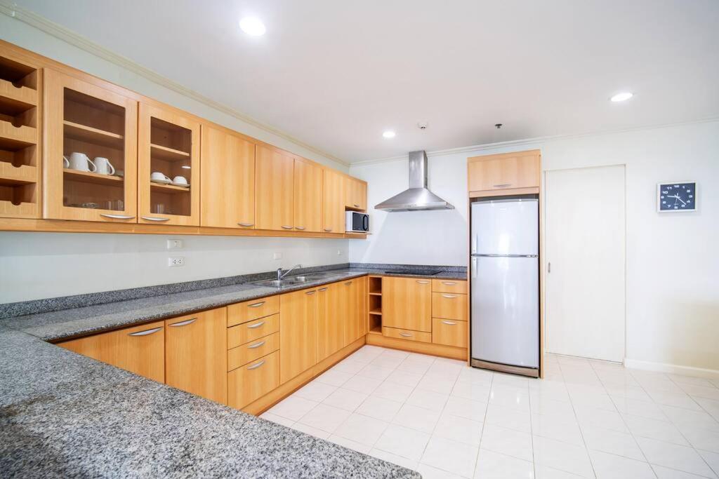 Tower Superior Seaview 3br- 2301 Patong