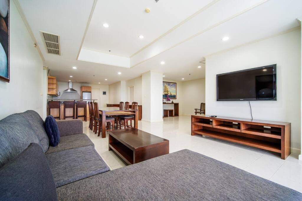 Apartment Tower Superior Seaview 3br- 2301 *