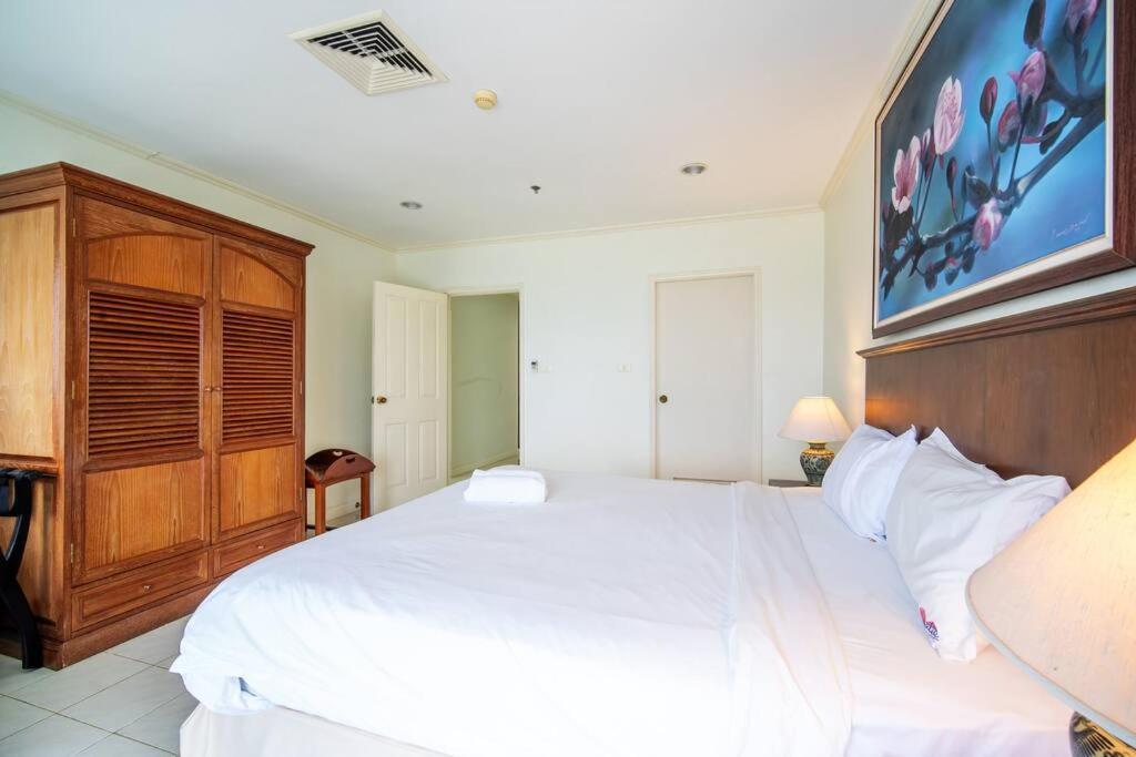 Tower Superior Seaview 3br- 2301