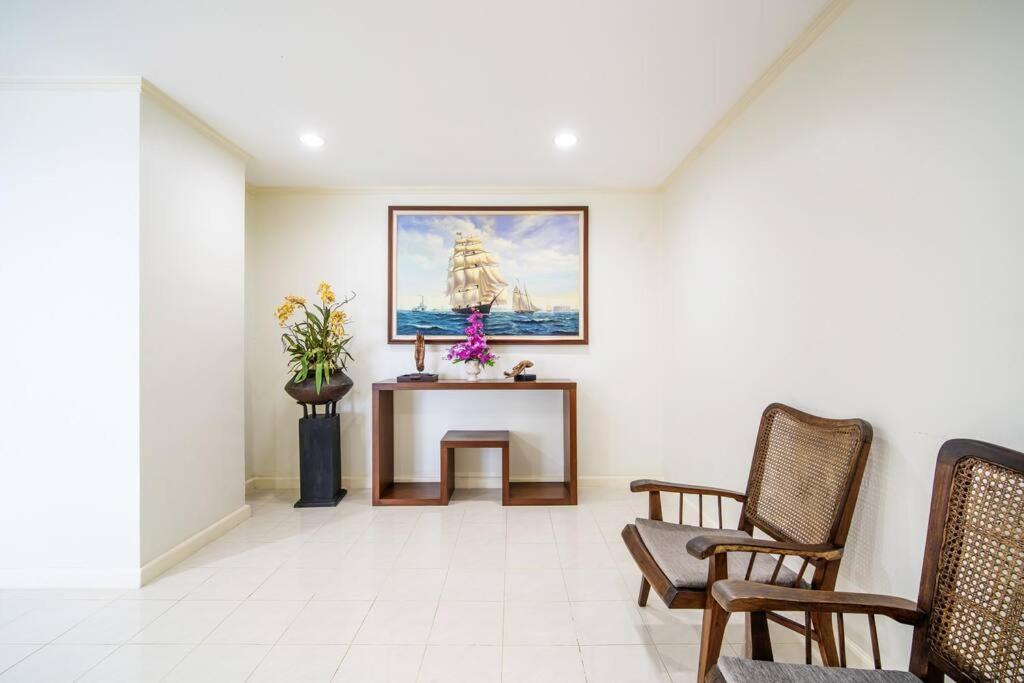 Apartment Tower Superior Seaview 3br- 2301