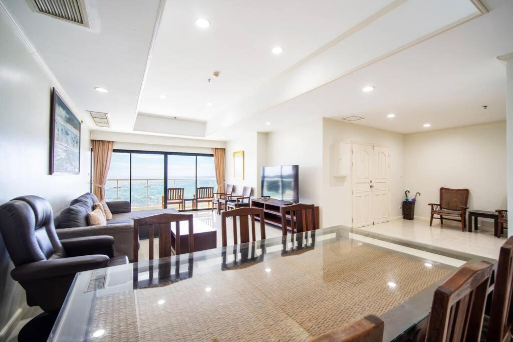 Tower Superior Seaview 3br- 2302