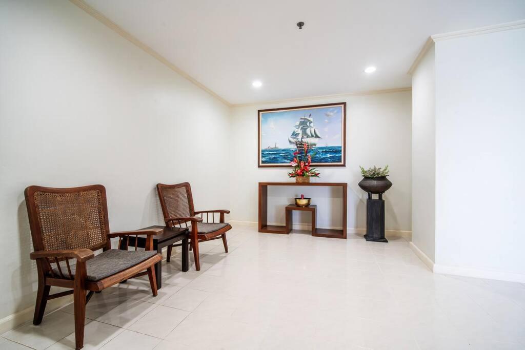 Tower Superior Seaview 3br- 2302