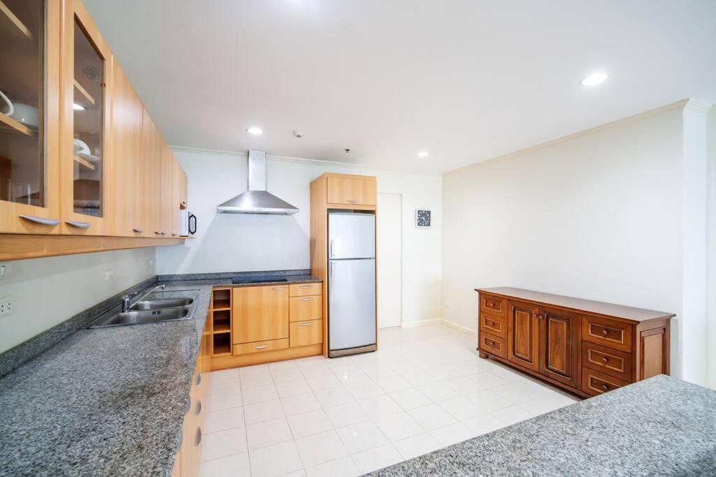Tower Superior Seaview 3br- 2301 *