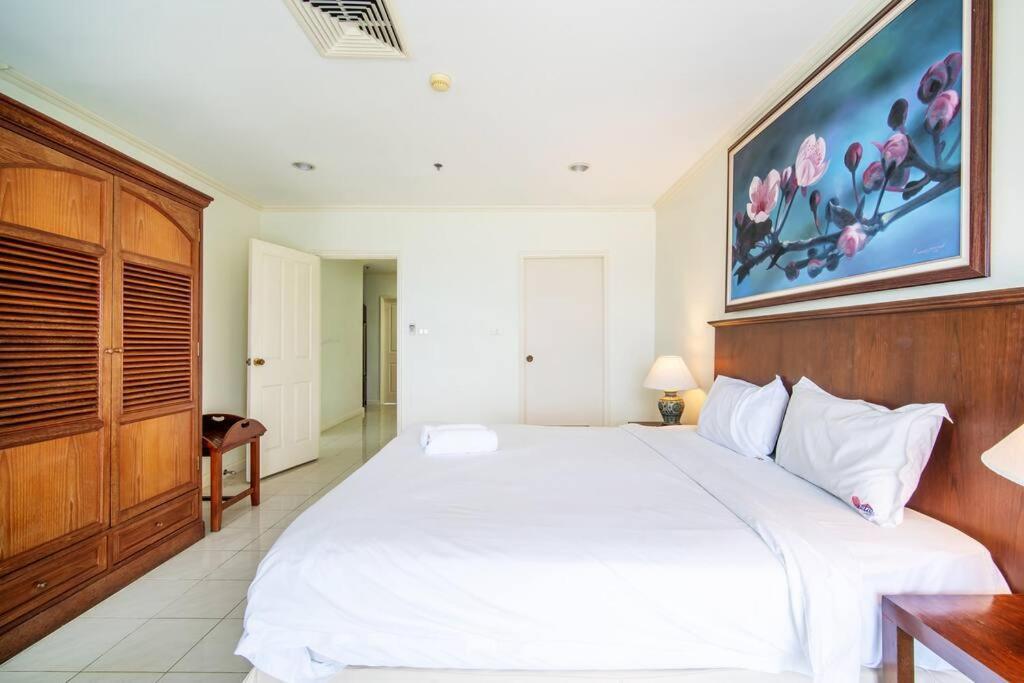 Tower Superior Seaview 3br- 2301 Apartment