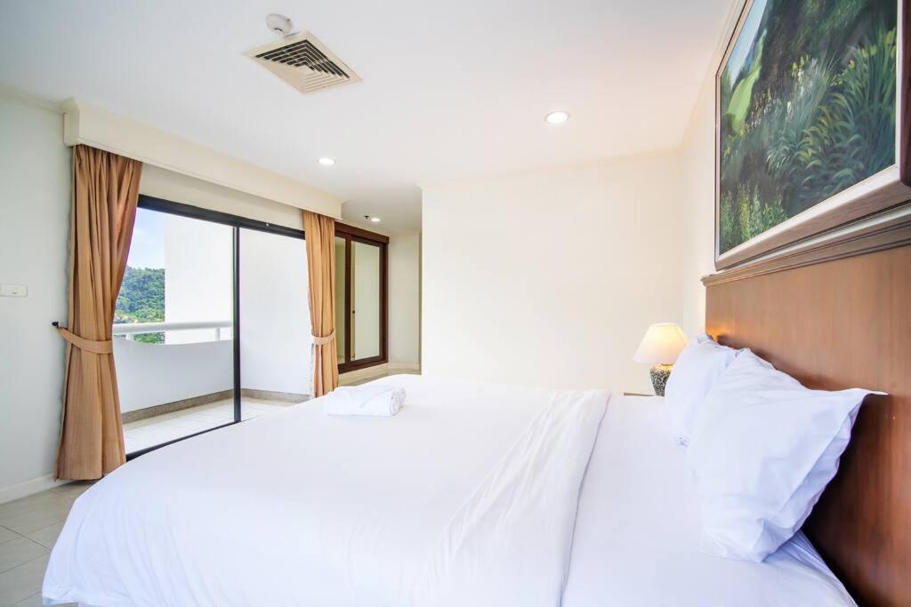 Tower Superior Seaview 3br- 2302 Apartment Patong