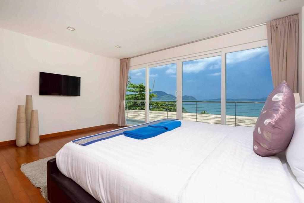 Apartment Beachfront 4 Bedrooms Penthouse With Breathtaking Sea View *