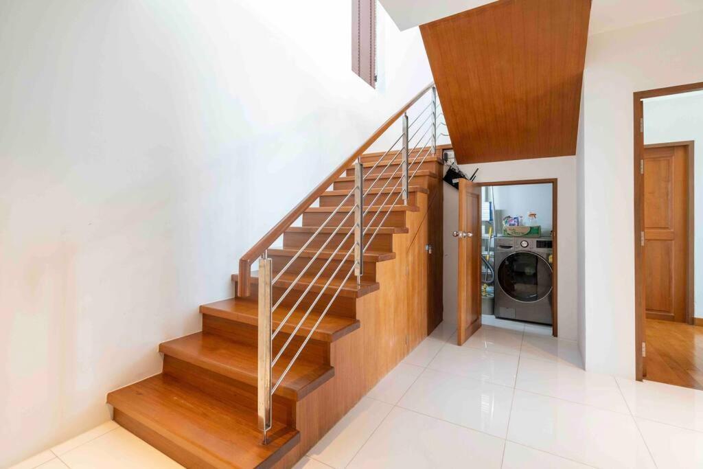 Beachfront 4 Bedrooms Penthouse With Breathtaking Sea View *