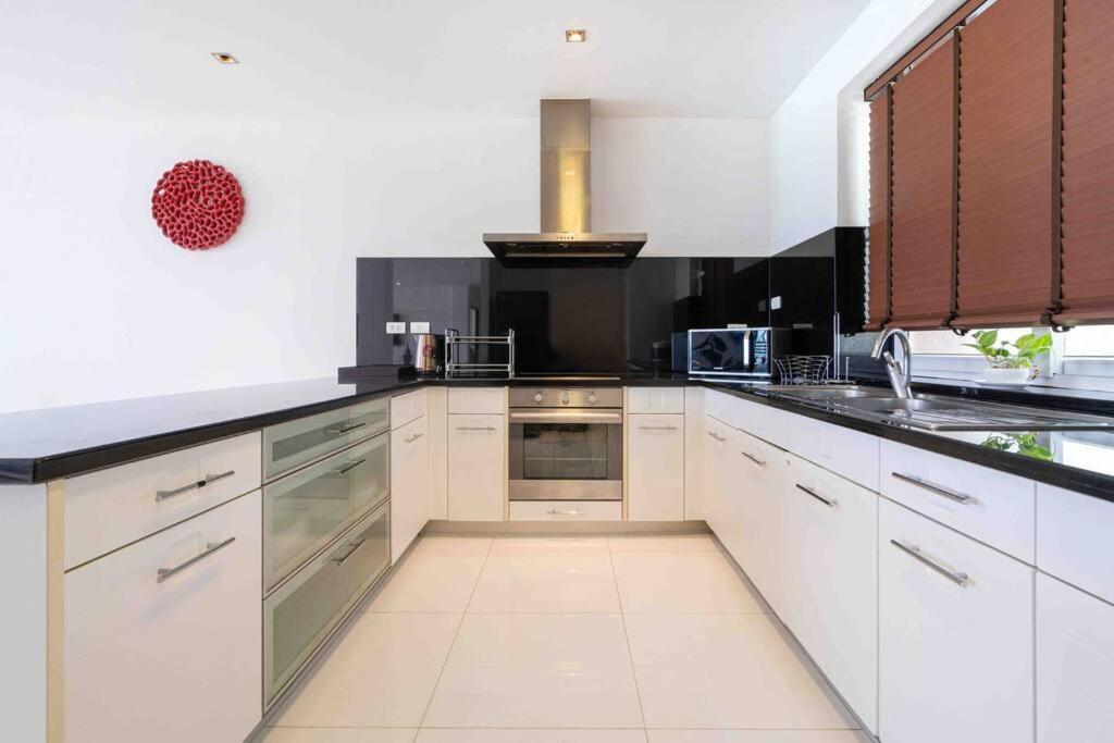 Beachfront 4 Bedrooms Penthouse With Breathtaking Sea View