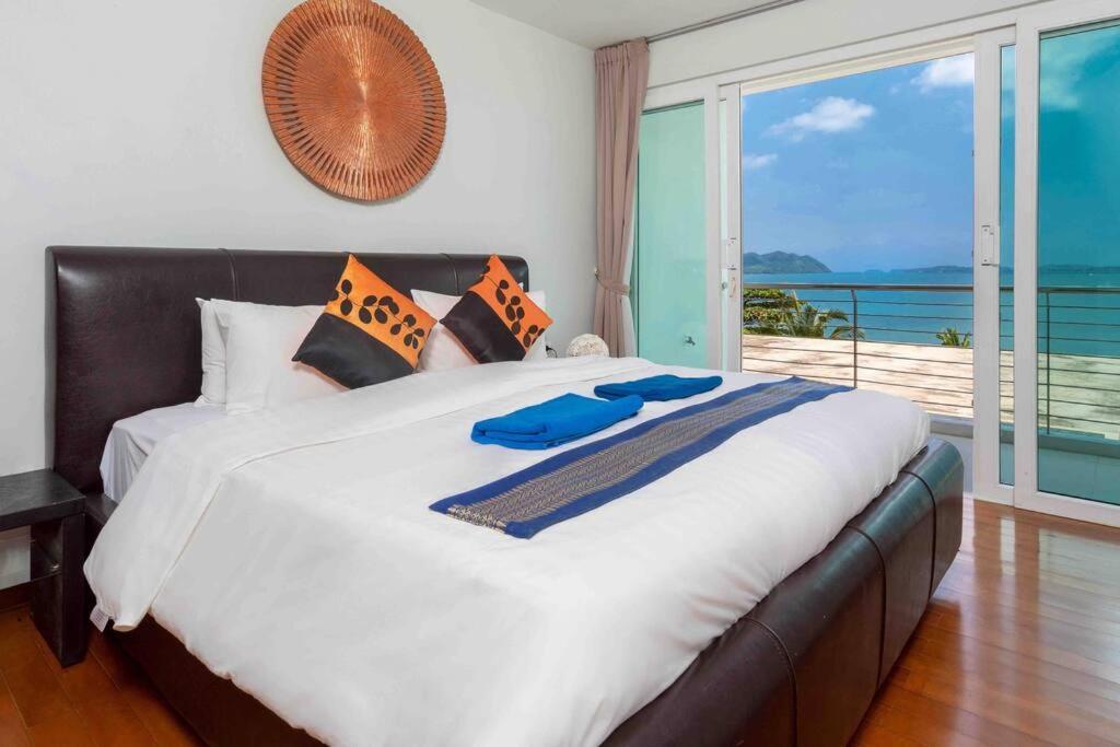 Beachfront 4 Bedrooms Penthouse With Breathtaking Sea View *