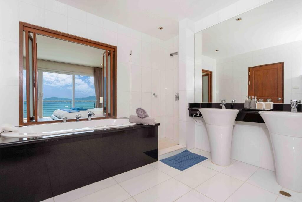 Beachfront 4 Bedrooms Penthouse With Breathtaking Sea View