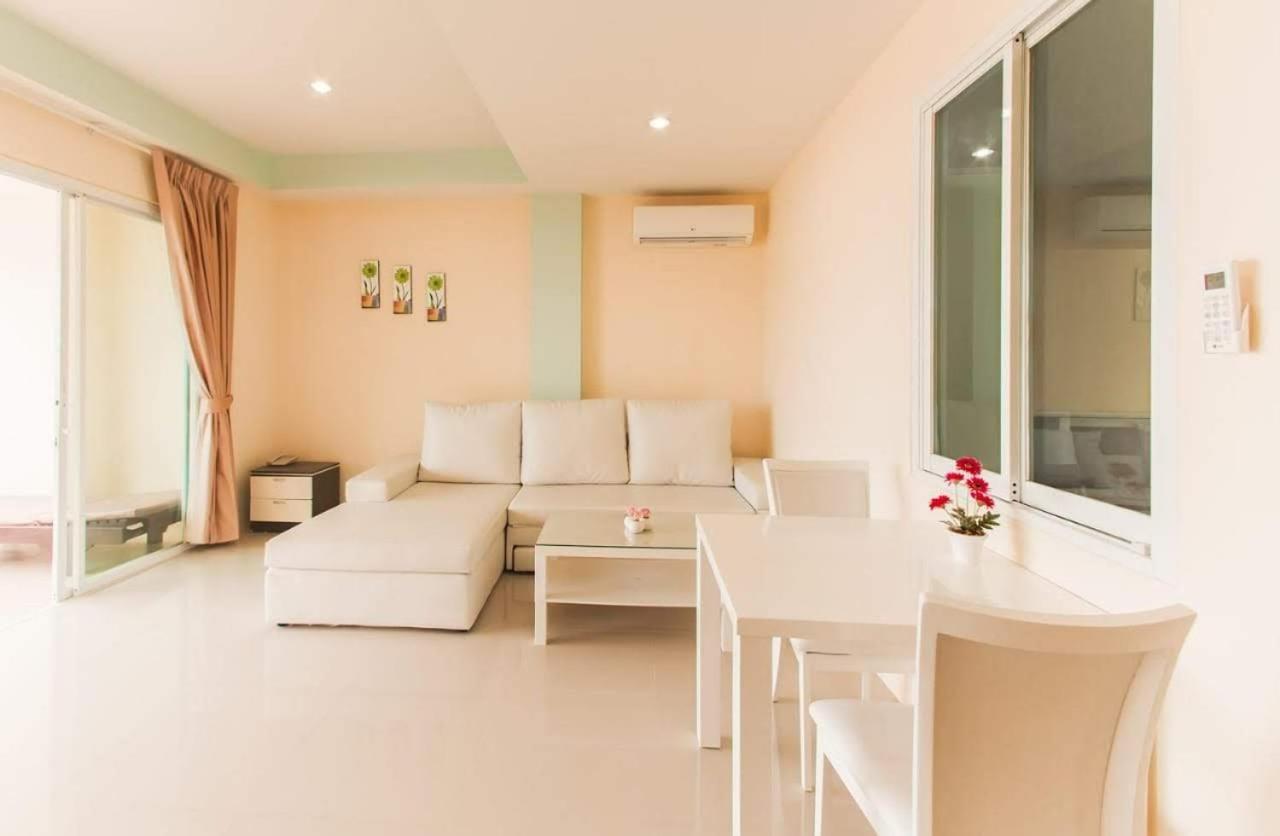 Palm Breeze Apartment *