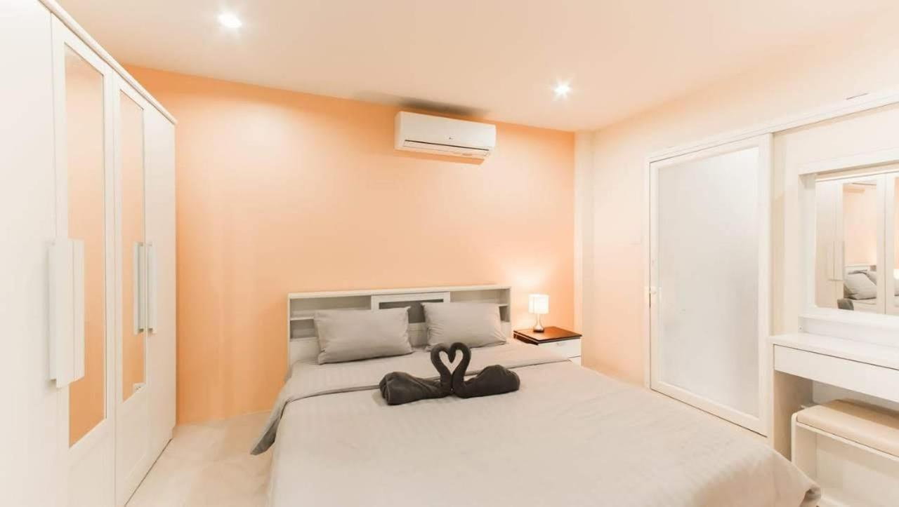 Palm Breeze Apartment *